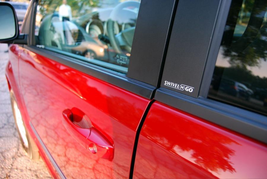  Dodge Grand Caravan SXT 2008 года  (фото 35 из 67)